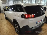 Usata Peugeot 5008 Allure 177 CV (130 kW) 2022 Bianco / pastello SUV