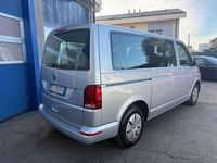 Usata VW Caravelle Comfortline 150 CV (110 kW) 2022 Argento metallizzato Furgone