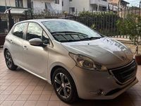 Usata Peugeot 208 68 CV (50 kW) 2015 Grigio Utilitaria