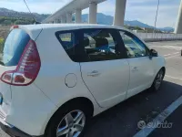 Usata Renault Scénic XMOD 110 CV (80 kW) 2011 Bianco Monovolume