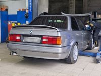 usata BMW 325 i E30