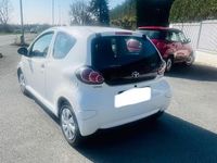 Begagnad Toyota Aygo Connect Style 68 HK (50 kW) 2013 Vit Halvkombi