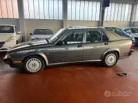 Usata Alfa Romeo 75 155 CV (114 kW) 1989 Giallo Berlina