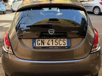 Usata Lancia Ypsilon Gold 71 CV (52 kW) 2023 Grigio pietra metallizzato Utilitaria