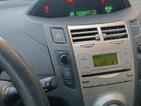 Usata Toyota Yaris 69 CV (50 kW) 2007 Blu Berlina
