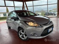 Usata Ford Fiesta 70 CV (51 kW) 2011 Grigio Utilitaria
