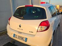 Usata Renault Clio II Luxe 74 CV (54 kW) 2011 Bianco Berlina