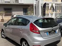 Usata Ford Fiesta Titanium 70 CV (51 kW) 2012 Grigio Berlina