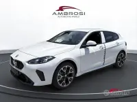 Nuova BMW 118 M Sport 150 CV (110 kW) 2026 Alpin white pastello Utilitaria