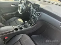 Usata Mercedes A180 109 CV (80 kW) 2014 Grigio Utilitaria