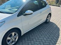 Gebraucht Peugeot 208 82 PS (60 kW) 2013 Weiß Kleinwagen