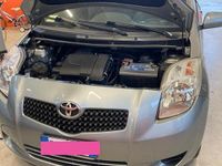 Usata Toyota Yaris 65 CV (47 kW) 2006 Grigio Utilitaria