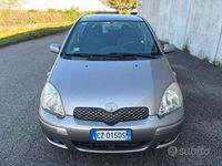 Usata Toyota Yaris 87 CV (63 kW) 2005 Marrone Berlina