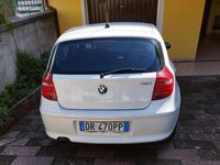 Usata BMW 116 122 CV (89 kW) 2008 Bianco Utilitaria