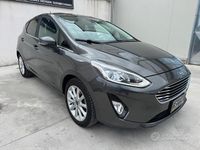 Usata Ford Fiesta 86 CV (63 kW) 2019 Grigio Utilitaria