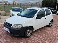 Usata Fiat Punto 69 CV (50 kW) 2005 Bianco pastello Utilitaria