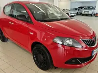 Usata Lancia Ypsilon Silver 69 CV (50 kW) 2023 Rosso Utilitaria