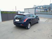 Begagnad Lancia Delta 120 HK (88 kW) 2008 Blå Halvkombi