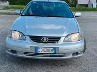 Usata Toyota Avensis 110 CV (80 kW) 2002 Grigio Berlina