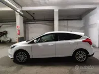Usata Ford Focus 125 CV (91 kW) 2012 Bianco Berlina