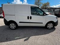 Begagnad Fiat Doblò Lounge 105 HK (77 kW) 2022 Vit Minibuss