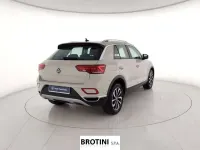 Usata VW T-Roc Style 150 CV (110 kW) 2023 Grigio metallizzato SUV