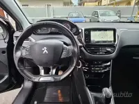 Usata Peugeot 208 102 CV (75 kW) 2019 Nero Utilitaria