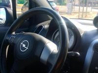 Usata Opel Agila 75 CV (55 kW) 2008 Nero Utilitaria