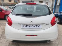 Usata Peugeot 208 68 CV (50 kW) 2014 Bianco Utilitaria