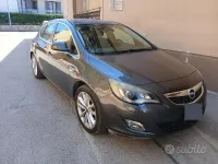 Usata Opel Astra Cosmo 160 CV (117 kW) 2011 Grigio Berlina
