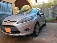 Usata Ford Fiesta 96 CV (70 kW) 2010 Grigio Berlina