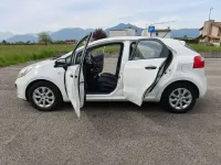 Usata Kia Rio 75 CV (55 kW) 2012 Bianco Berlina