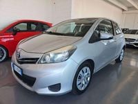 Usata Toyota Yaris Active 99 CV (72 kW) 2012 Argento Utilitaria