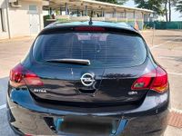 Usata Opel Astra Cosmo 160 CV (117 kW) 2010 Nero Berlina
