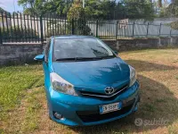 Usata Toyota Yaris Lounge 69 CV (50 kW) 2012 Blu Utilitaria