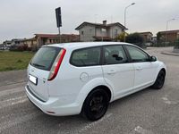 Usata Ford Focus 110 CV (80 kW) 2010 Bianco Station wagon