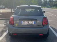 Usata Mini Cooper SE Essential 75 kW (102 CV) 2023 Grigio Utilitaria