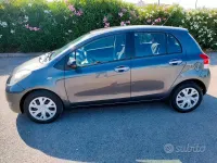 Usata Toyota Yaris Sol 90 CV (66 kW) 2011 Grigio Utilitaria