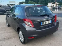 Usata Toyota Yaris Lounge 90 CV (66 kW) 2012 Grigio Utilitaria
