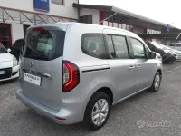 Usata Renault Kangoo 102 CV (75 kW) 2022 Grigio Monovolume