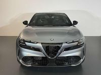 Nuova Alfa Romeo Junior Edizione Speciale 145 CV (106 kW) 2026 Grigio arese tetto nero SUV