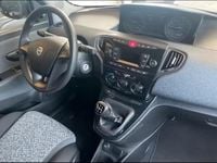 Usata Lancia Ypsilon Silver 69 CV (50 kW) 2021 Argento Utilitaria