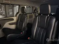 Usata Lancia Voyager Gold 163 CV (119 kW) 2012 Grigio Monovolume