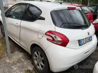 Usata Peugeot 201 68 CV (50 kW) 2013 Bianco Berlina