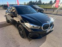 Begagnad BMW 118 Advantage 150 HK (110 kW) 2020 Svart Halvkombi