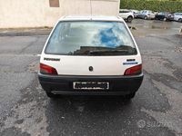 Usata Peugeot 106 50 CV (36 kW) 1996 Bianco Utilitaria