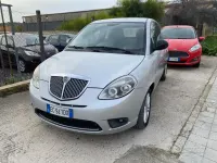 Usado Lancia Ypsilon 69 HP (50 kW) 2011 Cinzento Citadino