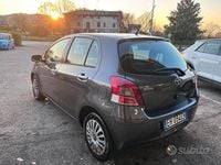 Usata Toyota Yaris 69 CV (50 kW) 2011 Grigio Utilitaria