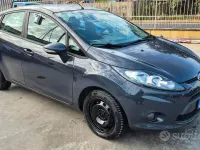 Usata Ford Fiesta 70 CV (51 kW) 2011 Grigio Berlina