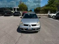 Usata Renault Clio II Dynamique 75 CV (55 kW) 2007 Grigio Berlina